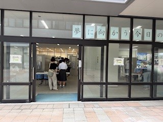 ６