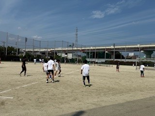 ７