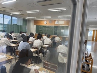 ７