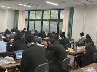 ７