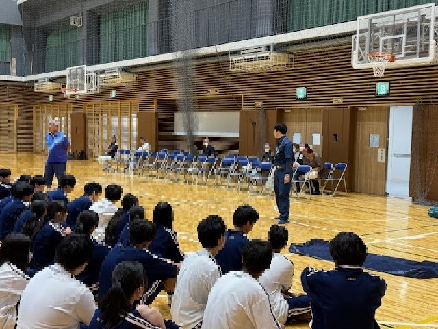 ８