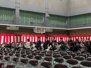 ８