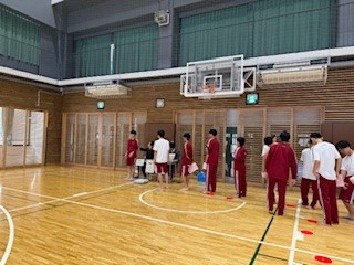 ８