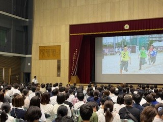 ８
