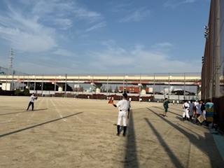 ９
