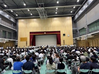 ９