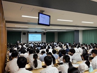 ９９