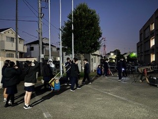 正門付近での観望会9