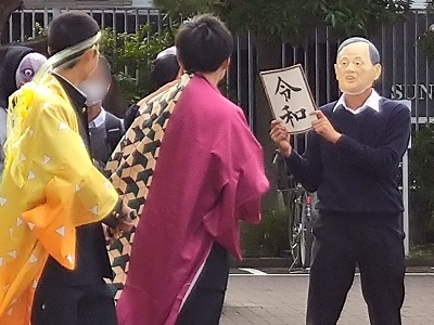 朝の挨拶運動をハロウィンで華やかに 東京都立小松川高等学校