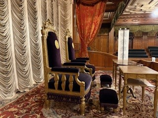 ７