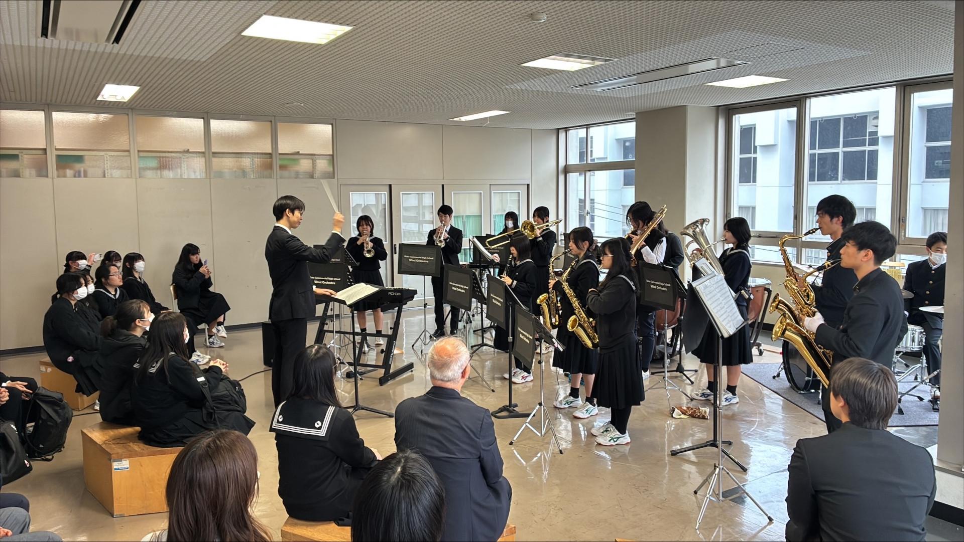 吹奏楽部　クリスマスミニコンサート