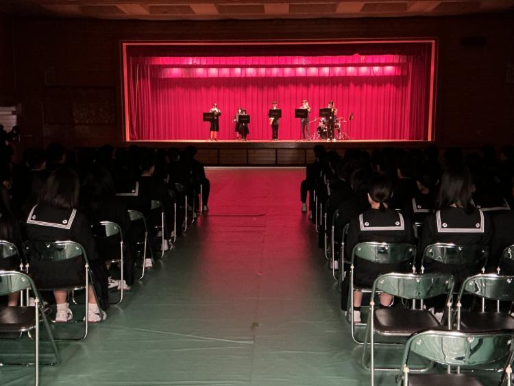 対面式　吹奏楽