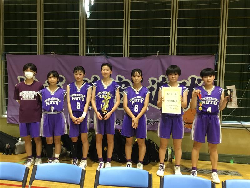 応援幕を前に