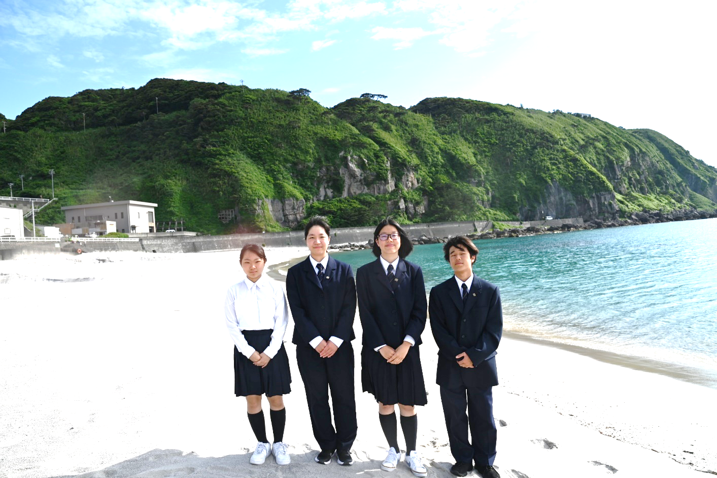 代表的な男女の制服の写真
