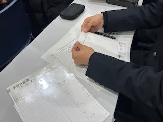 ４