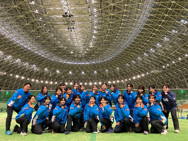 女子硬式テニス