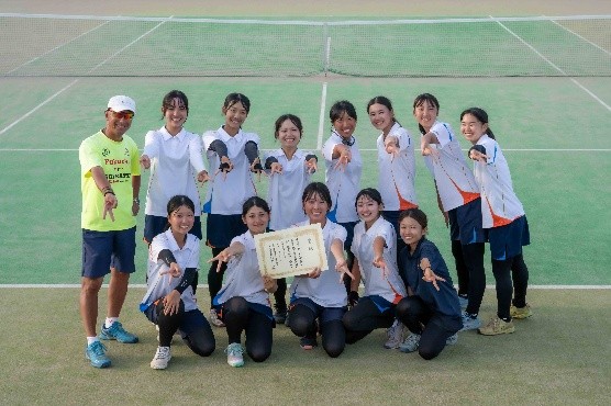 女子硬式テニス