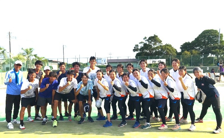 女子硬式テニス