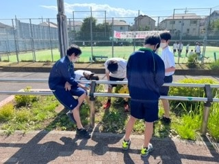 220602生徒玄関前