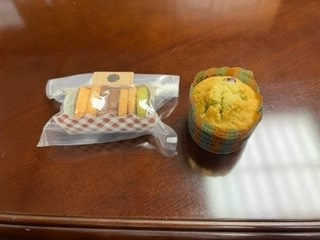 220615クッキーと試食のカップケーキ「抹茶と大納言」