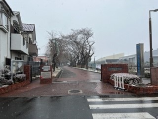 230210正門朝