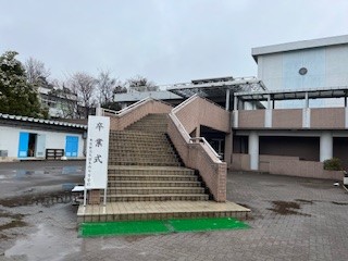 240308生徒玄関