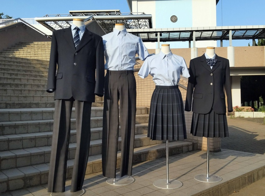 男女の制服の写真