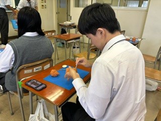 555