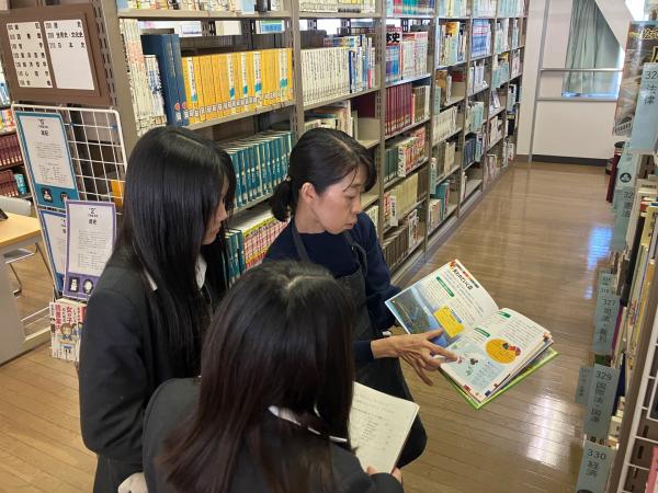 司書