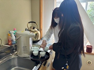 こみ９