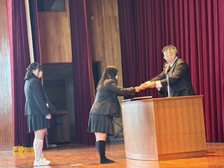 １３
