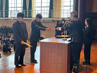 ８