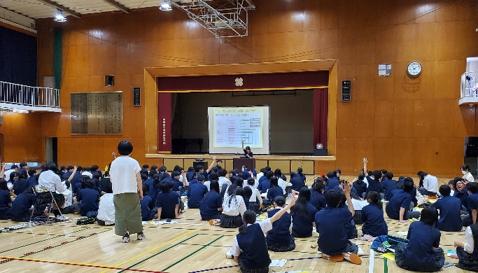アリーナ挙手