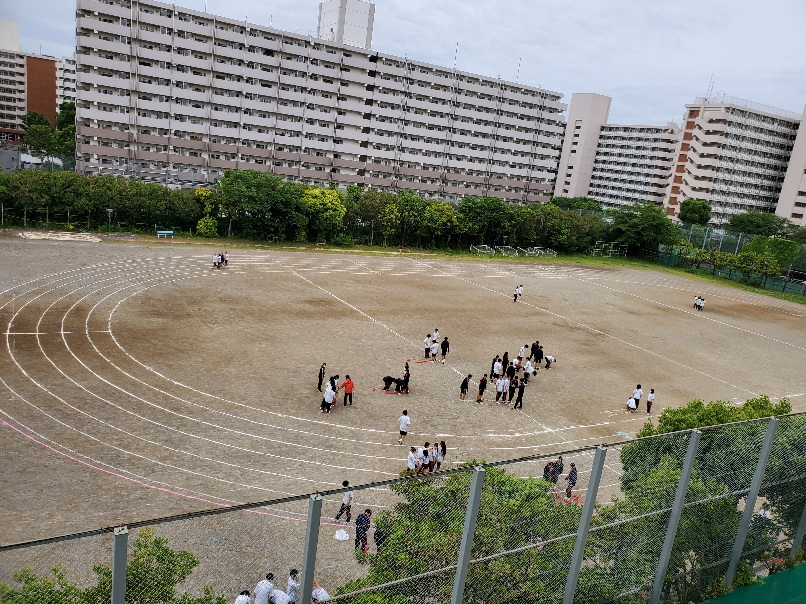 グラウンド全景ムカデ