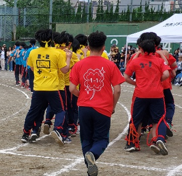 ムカデ競争