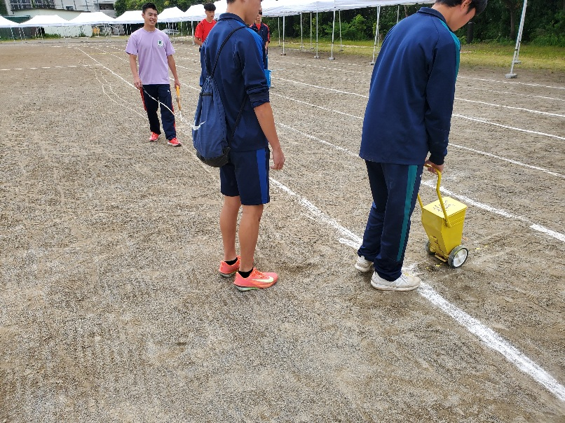 ライン引き1年指導中jpg