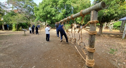 ロープ横わたり