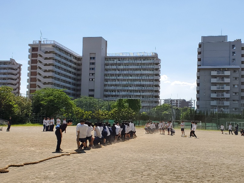 予行3年綱引き砂ぼこり