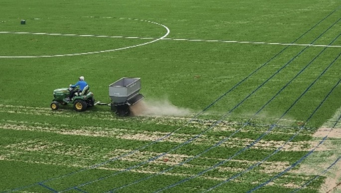 人工芝砂いれjpg