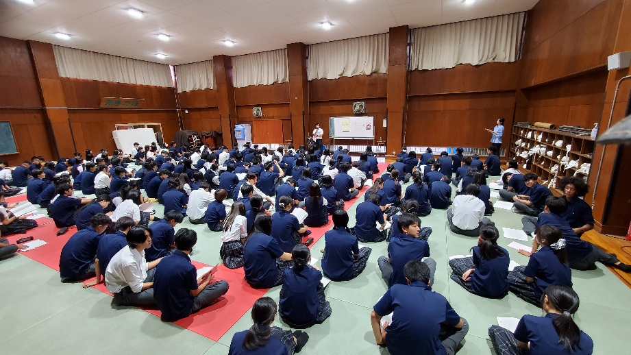 履修ガイダンス1年柔道場全景