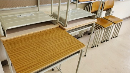 新しい机といす