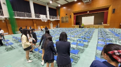 椅子ならべ１