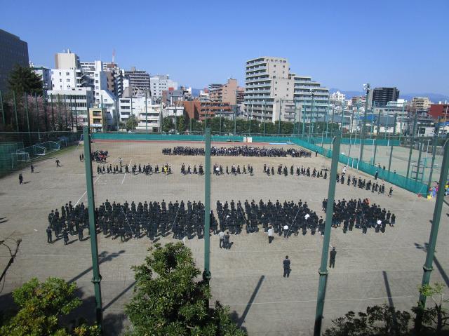 03退場