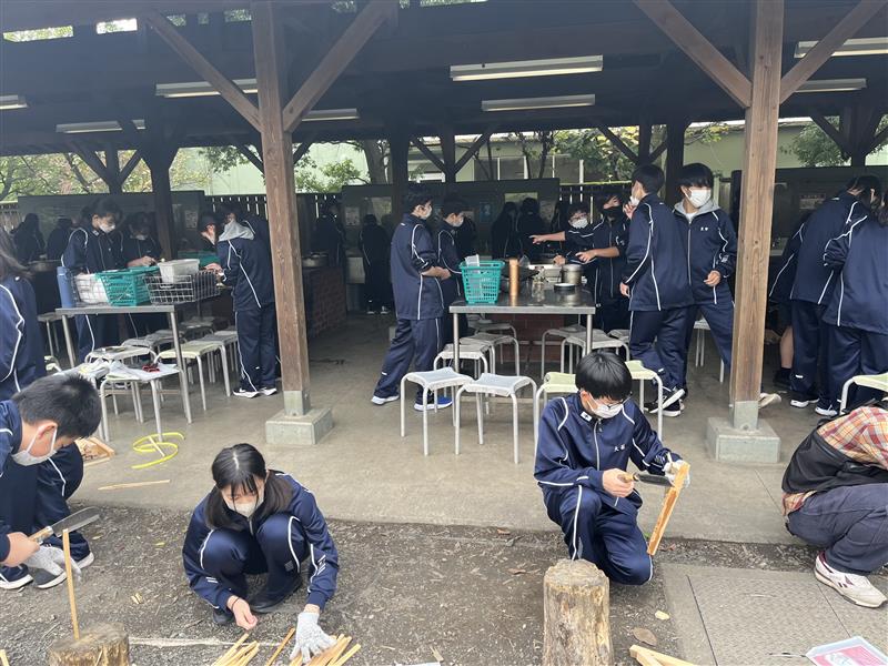 午前飯盒炊爨_薪作り