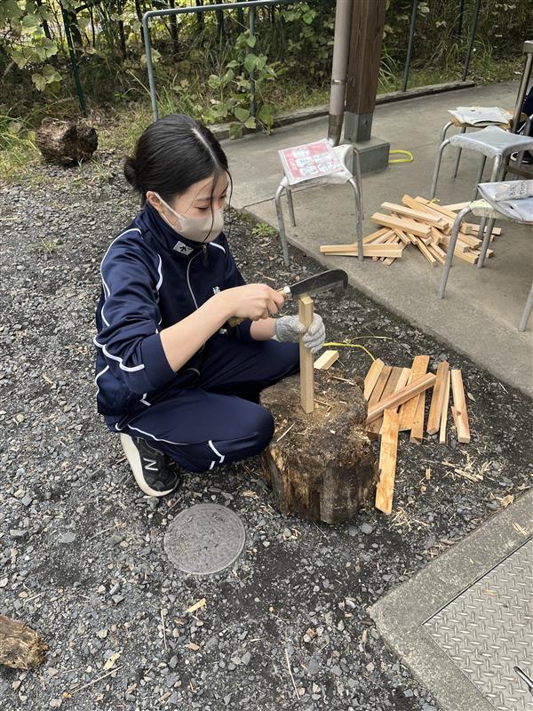 午前飯盒炊爨_薪作り2