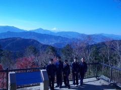 後ろには富士山が！