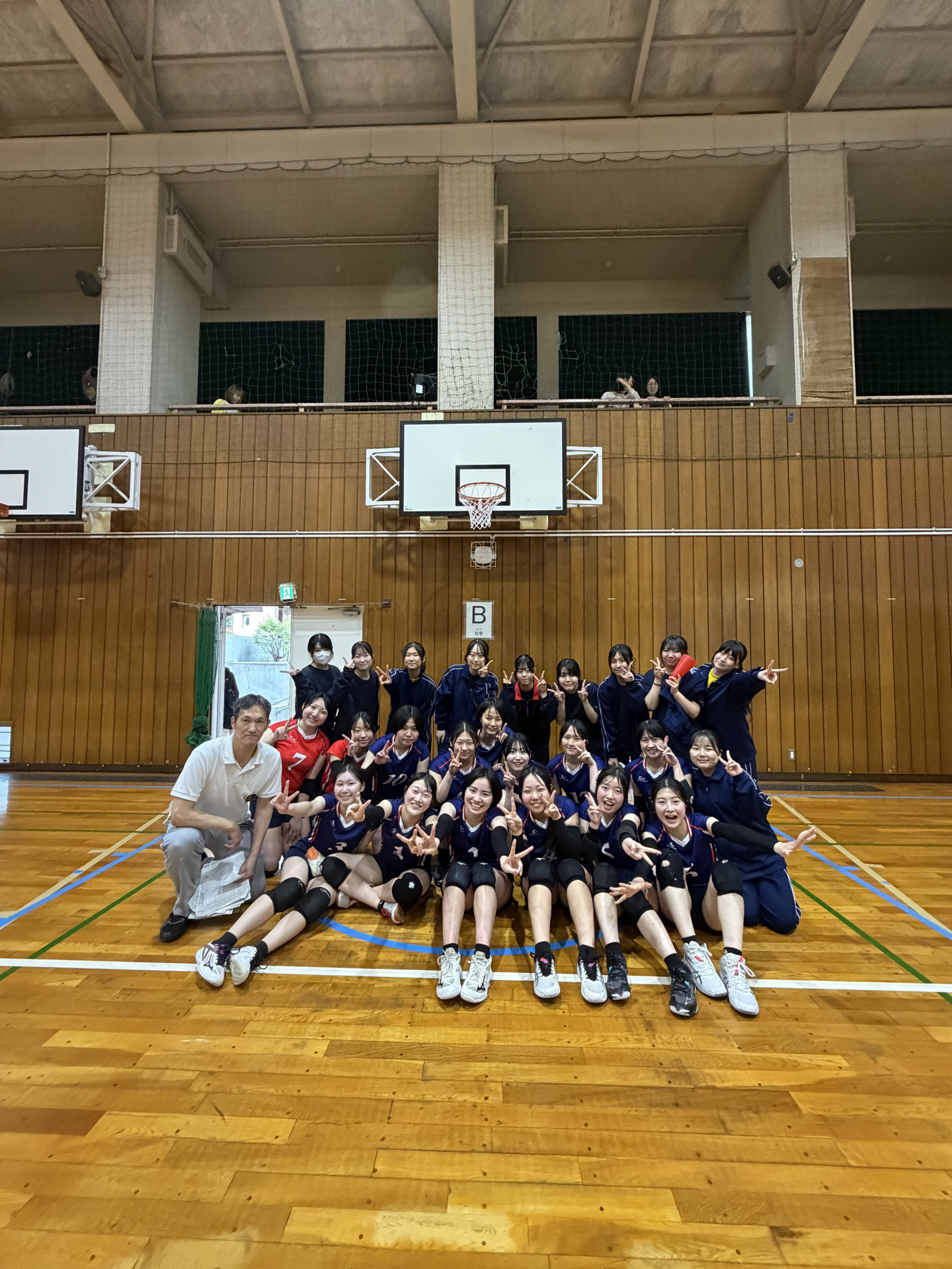 女バレ春季予選集合写真