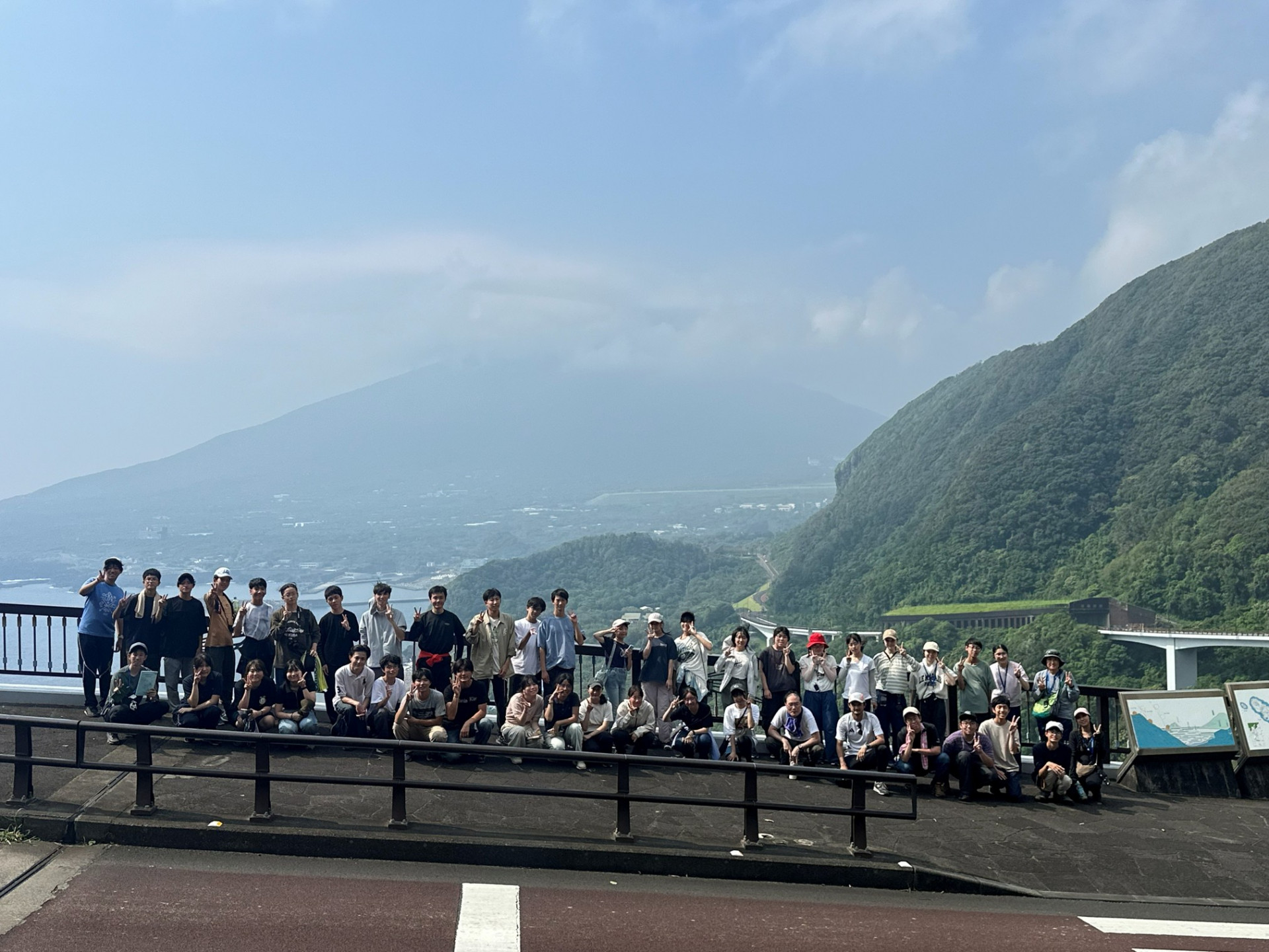 八丈島巡検2026_集合写真（大坂トンネル）