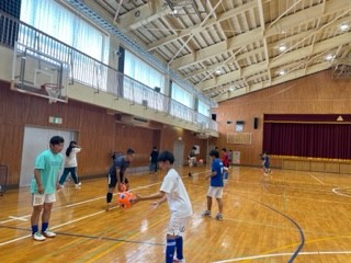 ③
