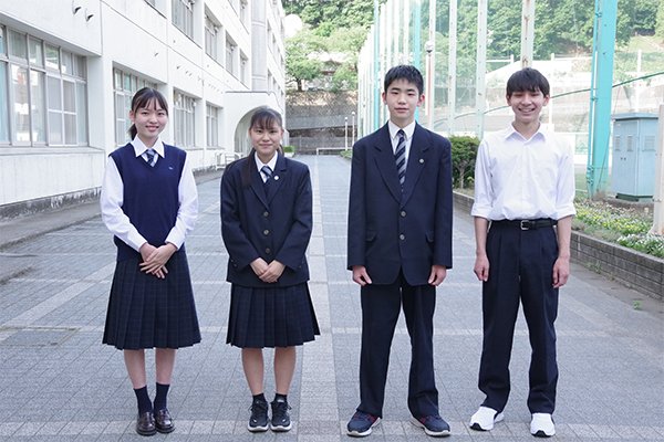 代表的な男女の制服の写真